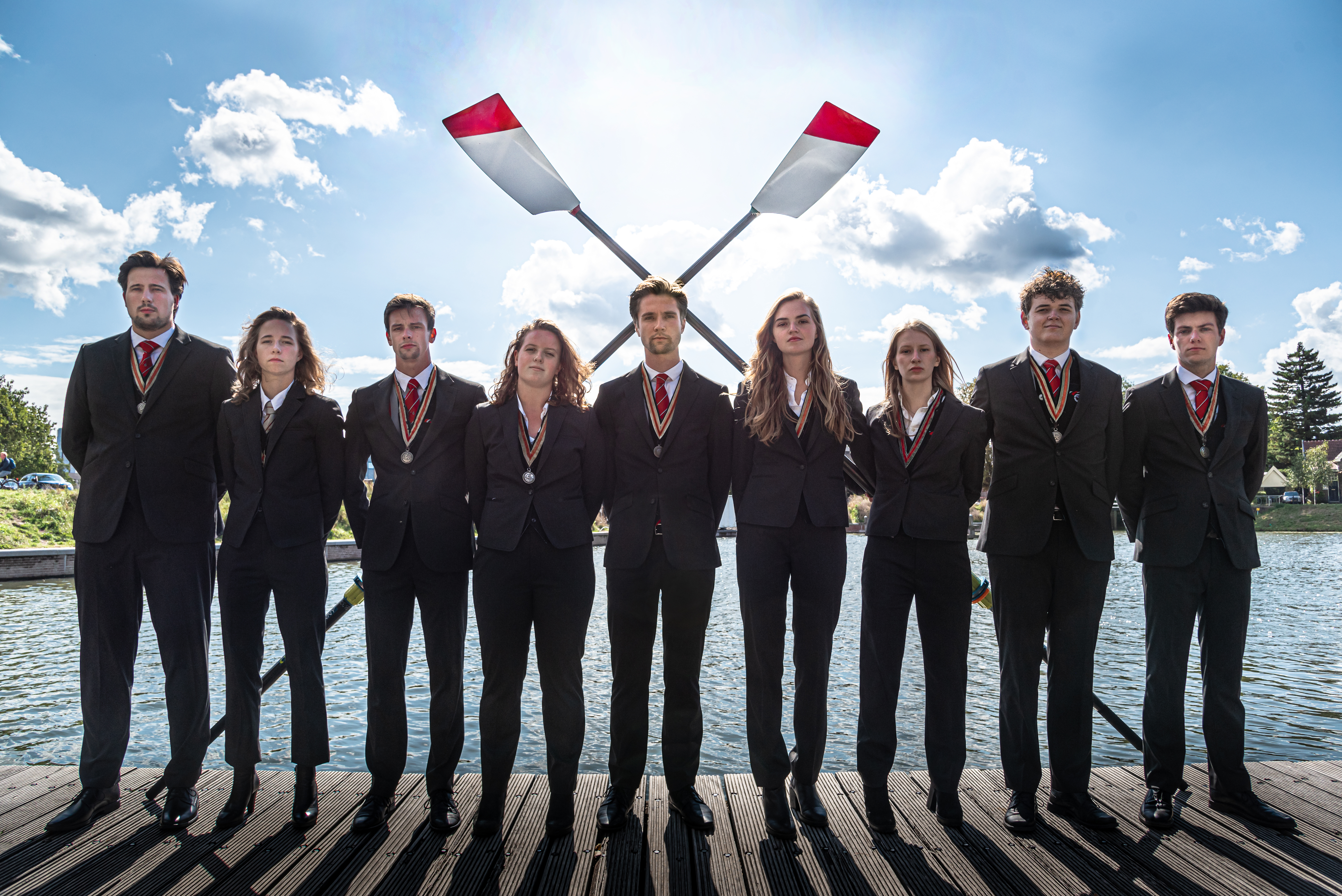 Van rechts naar links: Thomas Müller (Commissaris Vereniging), Jasper van Andel (Commissaris Competitieroeien), Stephanie de Laat (Vicevoorzitter), Anna Gerriste (Secretaris), Barry Praag (Voorzitter), Marloes Nanninga (Penningmeester), Frank Reints (Commissaris Wedstrijdroeien), Femke van Heusden (Commissaris Materiaal), Rutger Pott (Commissaris Externe Betrekkingen)